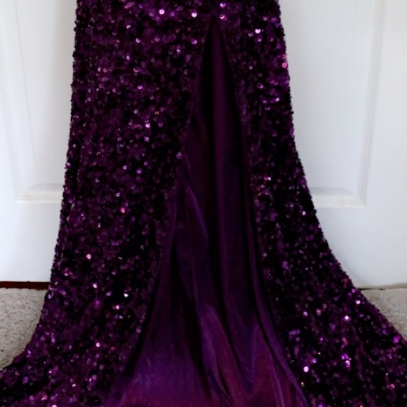 Hi My name is Samantha Joice, selling a prom dress - Picture 12 of 13